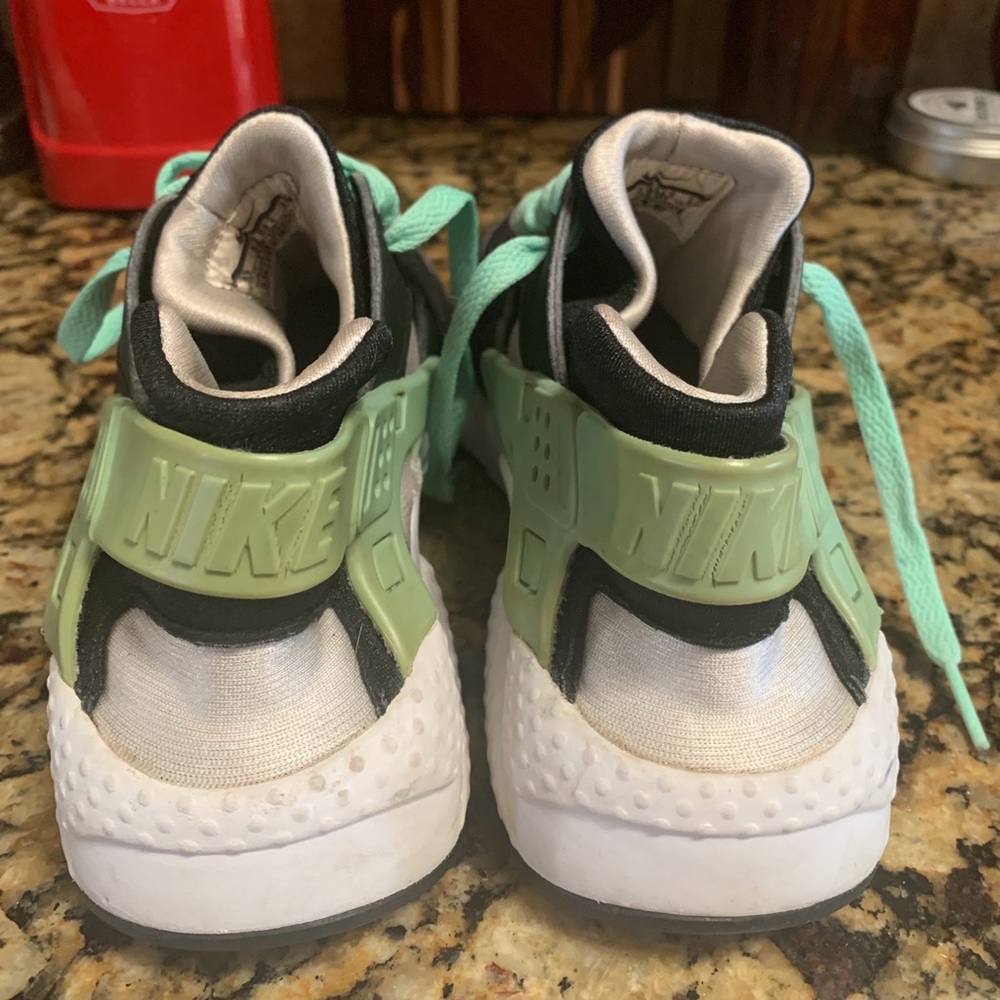 Nike Huarache Black and Green Sneakers with Mesh Upper - Picture 5 of 9